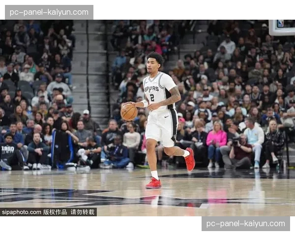 库明加完成老鹰生涯首秀,名记称其与约翰逊风格重叠 库明加完成老鹰生涯首秀,名记称其与约翰逊风格重叠